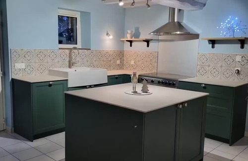 Saint-Quentin-sur-le-Homme Cottage | Au Mont De La Quintine #Pool and Jacuzzi