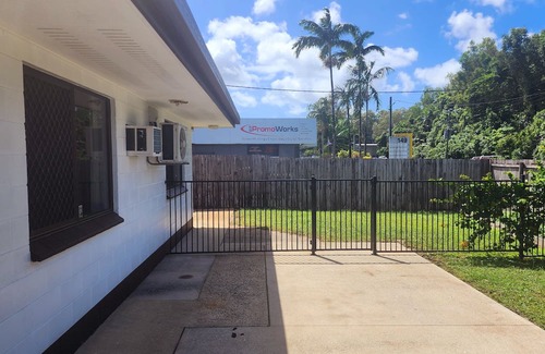 Manunda House | Chill out space close to town.