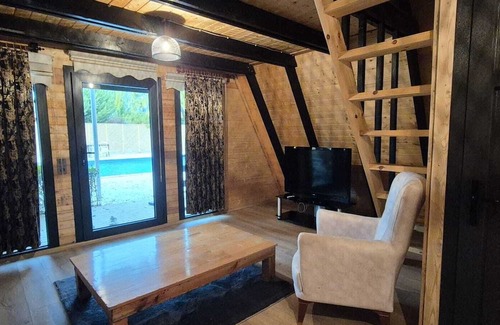 Muratpasa House | Charming bungalow with WiFi and AC in beautiful Antalya