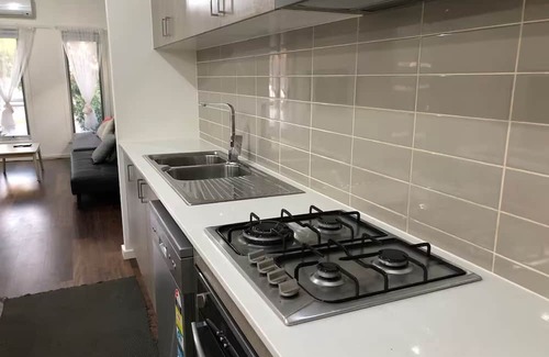Pakenham House | 11 Serenity Home 4-bedroom house with WiFi and AC in delightful Pakenham
