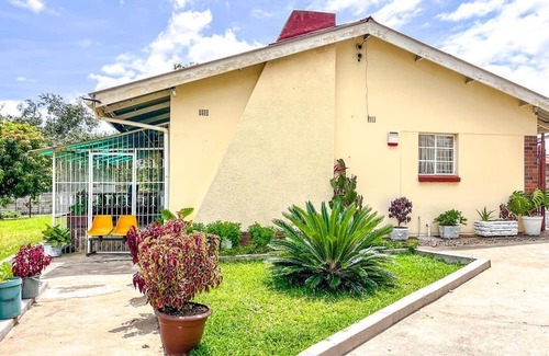 Gweru Apartment | 3 bed Cozy Homestay for Groups in Lundi Park - 2292