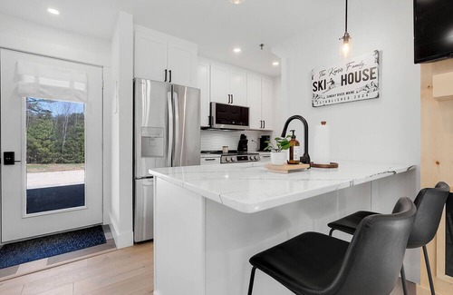 Bethel Condo | Cozy condo in charming Bethel