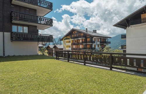 St. Luc Apartment | Linen is not included in the service. We provide, if desired, linen packages including bed linen, ba