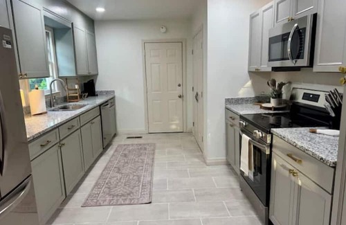 Tuscaloosa House | Crimson Comfort @ The Ivy, 2.5 mi from BDS