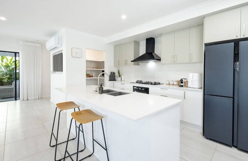Trinity Beach House | Trinity Beach Lux 4BR Easy Entertainer with Pool