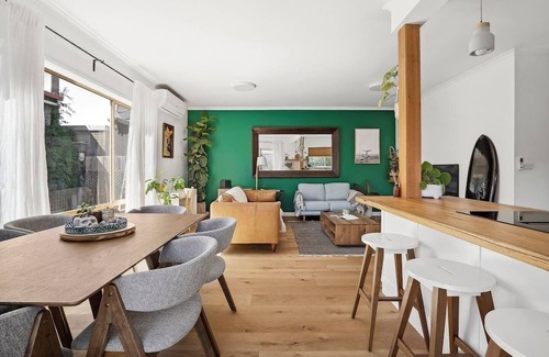 Geelong House | Spring Street Townhouse - walk everywhere!