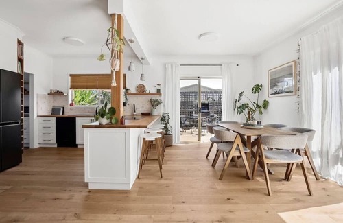 Geelong House | Spring Street Townhouse - walk everywhere!