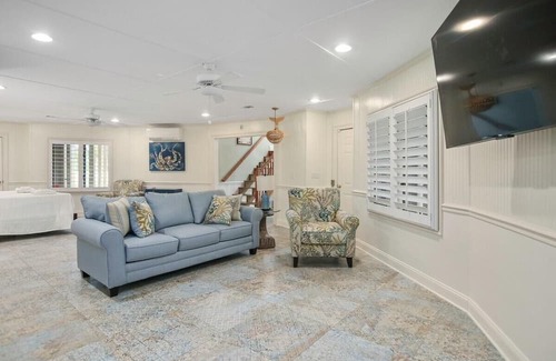 Jeremy Cay House | Edisto Premier- Stunning Ocean views + Lux Home