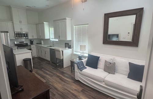 Wharton Apartment | Charming 2-bedroom apartment in fabulous Wharton.