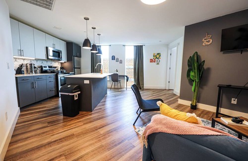 Brewerytown Apartment | Imagine a stylish escape in Glenwood, the epitome of urban luxury