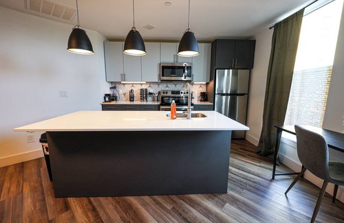 Brewerytown Apartment | Imagine a stylish escape in Glenwood, the epitome of urban luxury