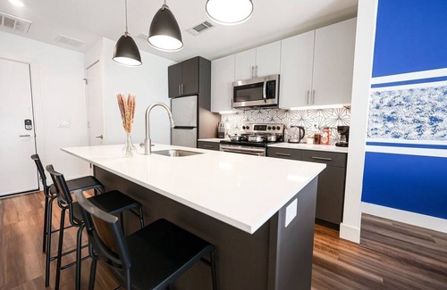 Brewerytown Apartment | Imagine a stylish escape in Glenwood, the epitome of urban luxury