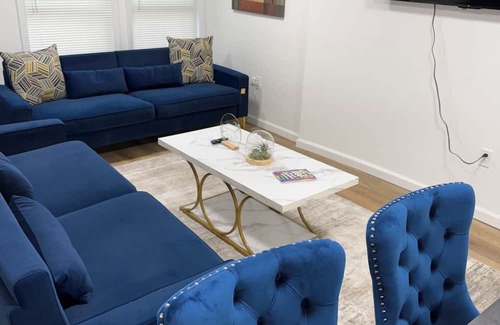 Lansing House | Spacious 6-bedroom house with AC, WiFi in lovely Lansing