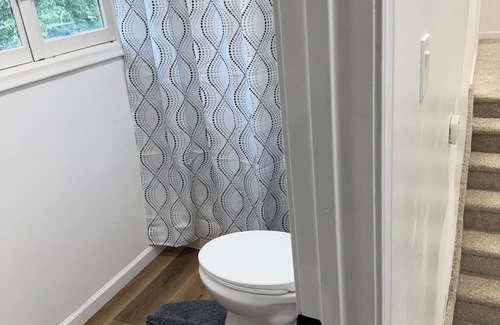 Lansing House | Spacious 6-bedroom house with AC, WiFi in lovely Lansing