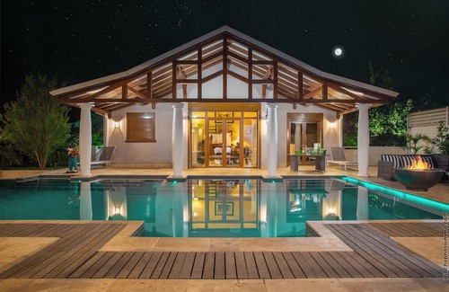 Le Lamentin Apartment | Suite Deluxe Villa Clair de Lune, an exclusive and unforgettable getaway!