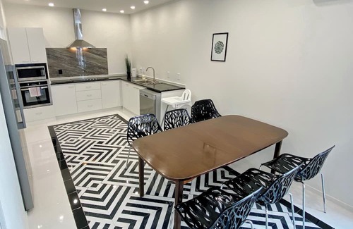 Mangere House | 6mins to airport. Large Family House.