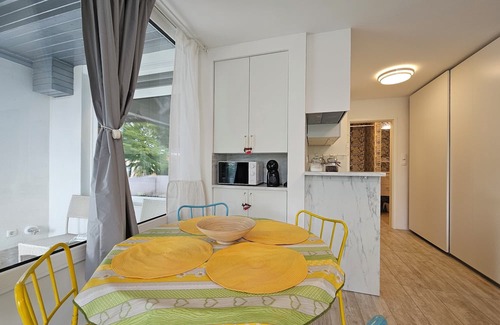 Siska District Apartment | Bolero A Tour As/Modern and comfortable studio with WiFi and AC in Ljubljana