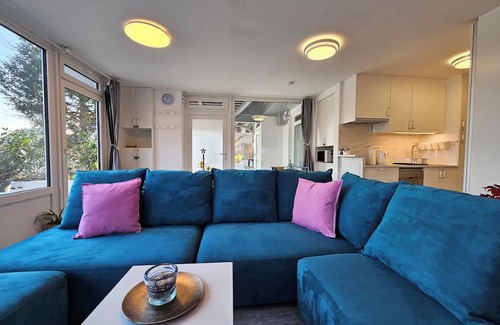 Siska District Apartment | Bolero A Tour As/Modern and comfortable studio with WiFi and AC in Ljubljana