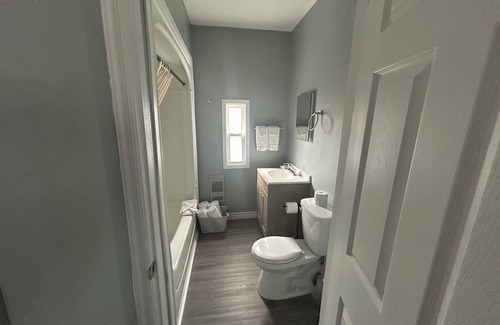 Leamington Cabin | Elias Cabin HillsidenYour Perfect Hideaway in the Wilderness