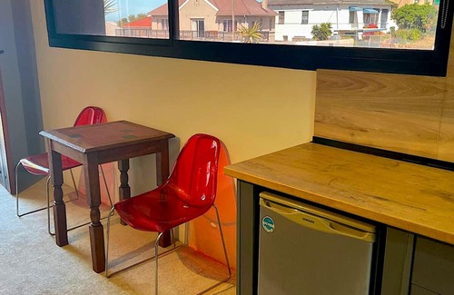 Port Elizabeth Apartment | Cozy 1-Bedroom Apartment in Sunny Gqeberha with AC, WiFi