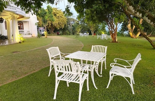 Yatinuwara House | Soothing Homestay with AC in Polgahamulla