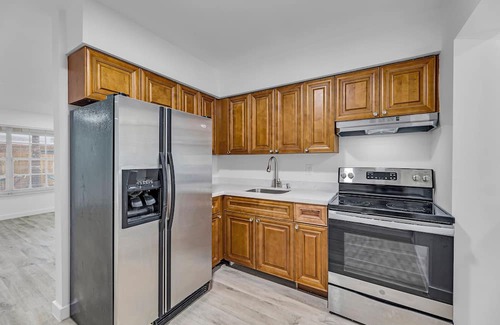 Oakland Park Apartment | Cozy & Bright 2-Bedroom Apt Oakland Park Gem 15 Min to Beach & Pet-friendly