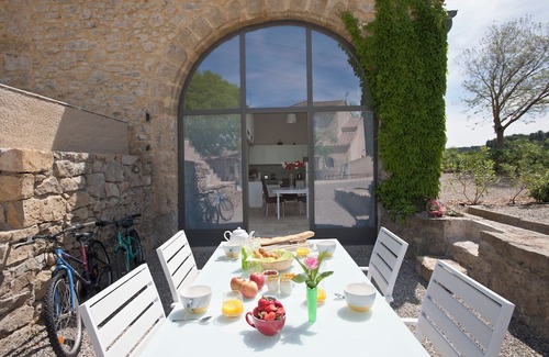 Montagnac Villa | Experience the art of well-being in a refined, soothing setting, ideal for families.