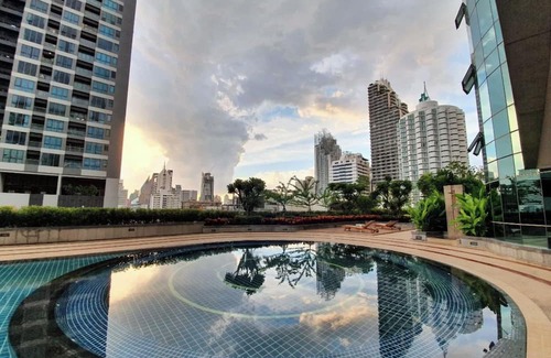 Nana Apartment | 1BR Prime 250m to BTS Nana Pool, Gym, Fast WiFi