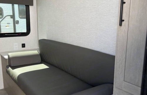 Brentwood House | RV in Marvelous Brentwood with AC, WiFi, toiletries
