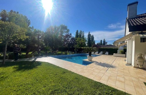 Isola Albarella House | Holiday home with air conditioning, garden and pool