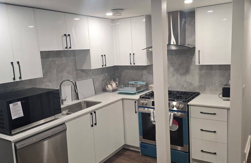 Chestermere Apartment | Cozy 2-Bedroom Suite: 5 Minutes Walk To Chestermere Lake