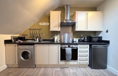 Shrewsbury Apartment | Modern Shrewsbury Apartment with Parking