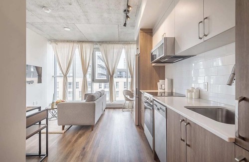 Shaughnessy Village Apartment | Concordia- 100 Walkscore-Comfy
