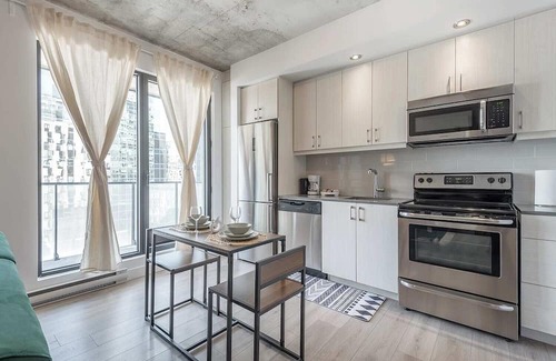 Old Montreal Apartment | Cozy design Summary: