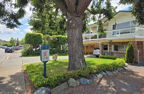 Booktown Apartment | Fully furnished garden suite one block from downtown, ocean in charming Sidney