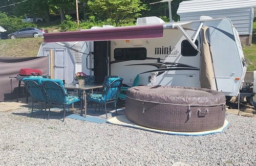 Waverly RV Rental | Cozy travel trailer minute walk to Lakewhite WiFi and AC in beautiful Waverly