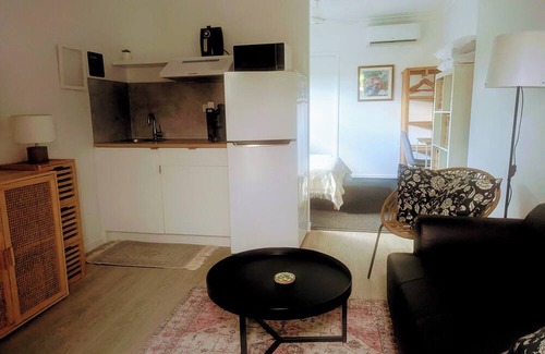 Kewarra Beach Apartment | Modern retreat in beautiful beach suburb of tropical Far North Qld. Dog-friendly