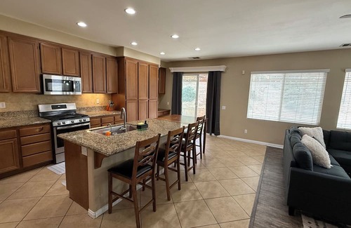 Moreno Valley House | 3-bedroom house in charming Moreno Valley with WiFi, AC. Fully furnished.