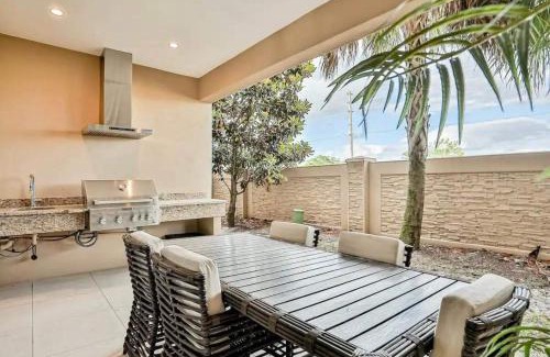 Urdaneta Villa | Cruz Luxury Villa Makati