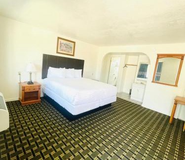 Cherryland Hotel | Deluxe Inn