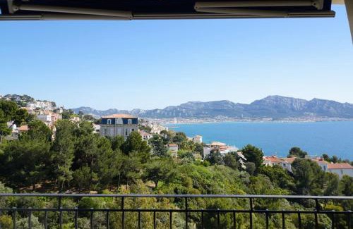 7th Arrondissement Apartment | Flots Bleus - Chic T2 avec terrasse et vue mer