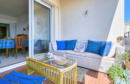 7th Arrondissement Apartment | Flots Bleus - Chic T2 avec terrasse et vue mer