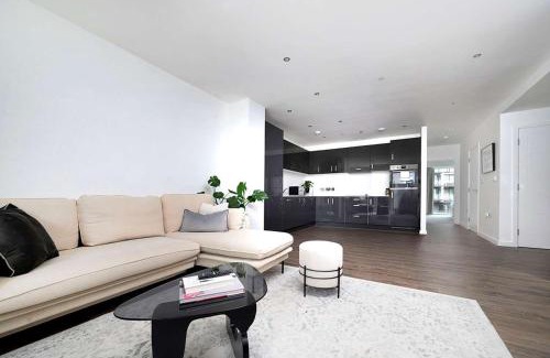 Canning Town South Apartment | Private Room in Stunning Flat in London