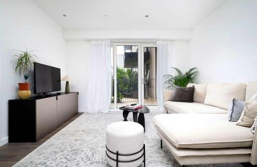 Canning Town South Apartment | Private Room in Stunning Flat in London