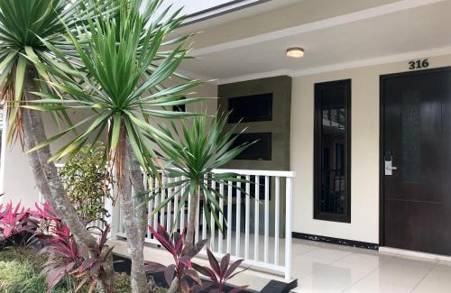 Ngantang Hotel | Selorejo Resort Mitra RedDoorz