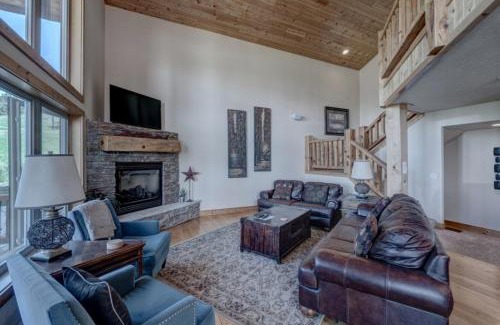 Lead Ski Chalet | Blackmoon 3 BR Chalet at Terry Peak with Outdoor Hot Tub - Sleeps 16 chalet