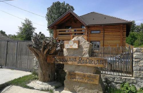 Dobrovat House | Pensiunea Rădăcina