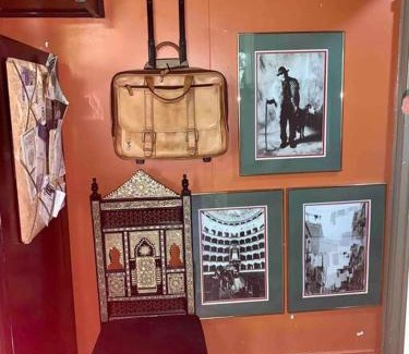 York Apartment | Home with Art & Beauty-1 minute to York Hospital