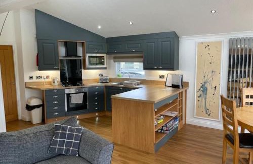 Holton Le Clay House | Luxury Lakeside Lodge 2