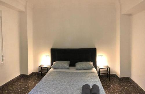 Benicalap House | Habitaciones Privadas y Económicas a un paso de Cortes Valencianas